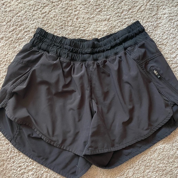 Lot of lulu lemon shorts - Picture 7 of 7